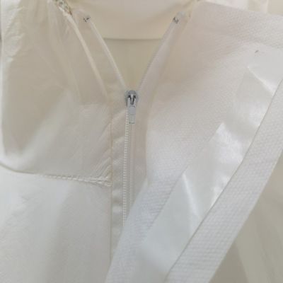作業服 175*140cm 片置型 白色 微孔型 56GSM Tyvek 500 PPE スーツ チリ市場向け